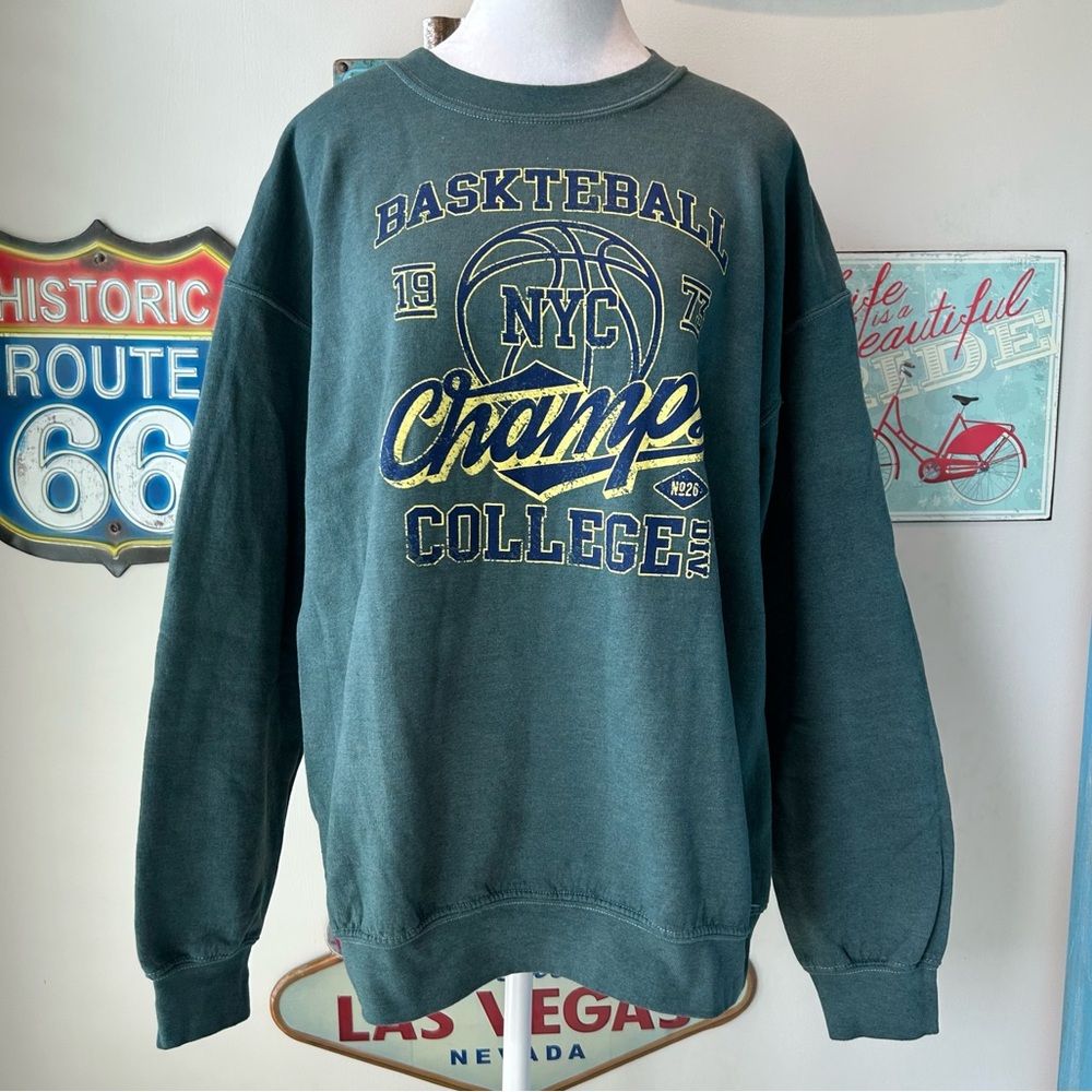 Golden Hour NYC Basketball Champs Crewneck Size XS/S